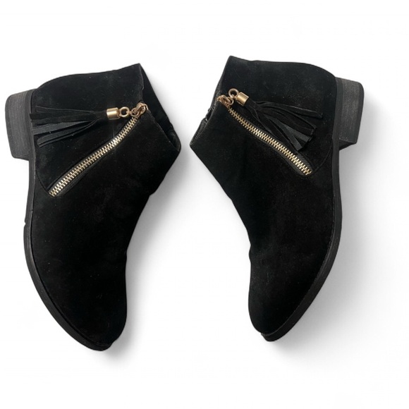 Journee Collection Trista Black Faux Suede Booties w/ Gold Zippers Tassels Sz 10 - Picture 3 of 4